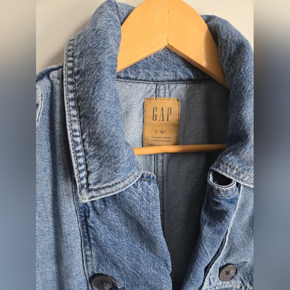 GAP Jean Jacket - Picture 2 of 11